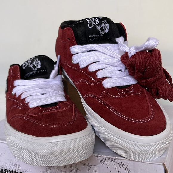 Vans WMNS Skate Half Cab
Pig Suede Brick
VN0A5KYABRI
Sneakers - Picture 8 of 16